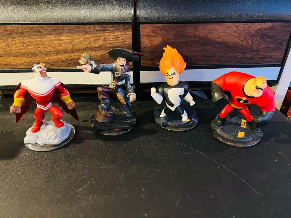 Disney Infinity 1.0 Bundle: Falcon, Jack Sparrow, Syndrome, and Mr. Incredible